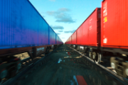 Container auf Güterzügen.