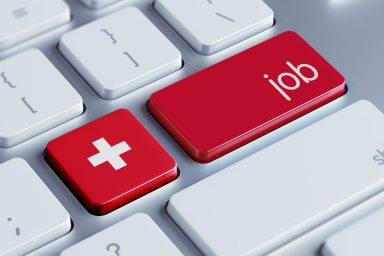 Un clavier d’ordinateur avec une touche marquée d’une croix suisse et une autre du terme «job»