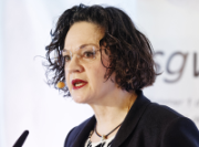 Ritratto di Christine Davatz, vicedirettrice presso l’Unione svizzera delle arti e mestieri (USAM).
