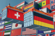 Container con le bandiere della Svizzera e della Germania in primo piano